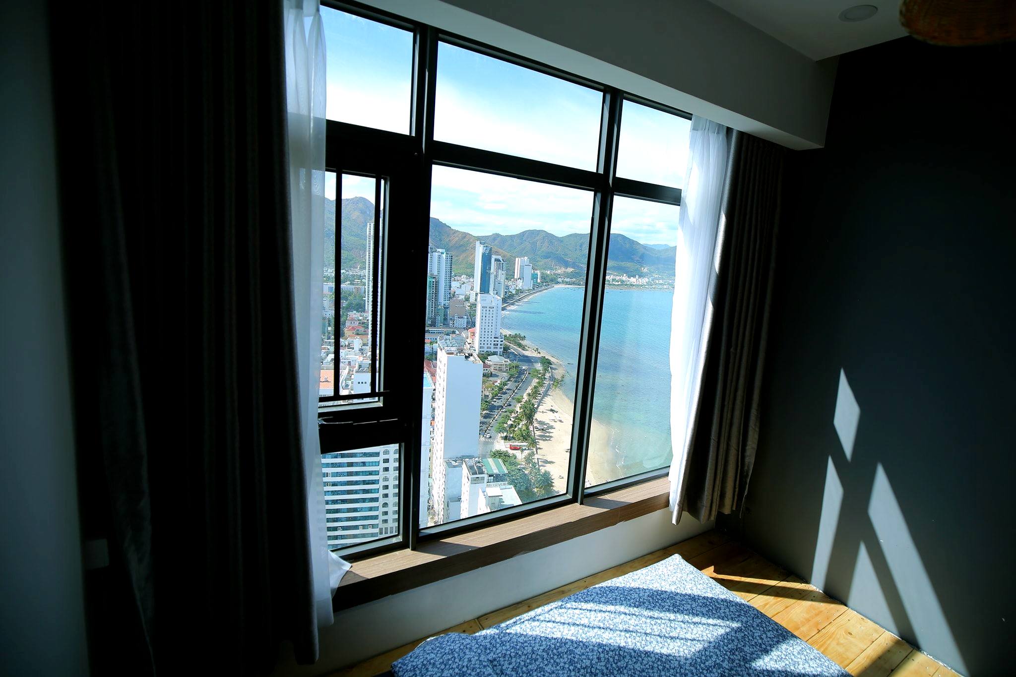 Phòng ngủ lớn view biển tại Nhà của Bu Homestay Nha Trang